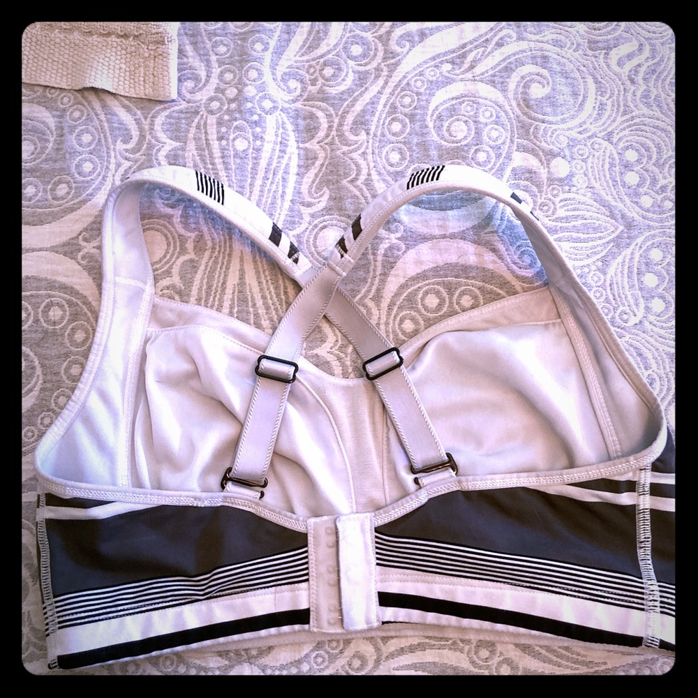 Lululemon Tata Tamer II 34E (34DD)